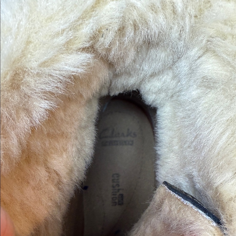 Clarks Black with Cream Faux Fur Winter Style Boots with NWOT SZ 9 - Picture 11 of 13